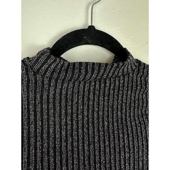 Y2K ALERT!! Black with Silver Detail Turtleneck w/ Open Back - Picture 4 of 6